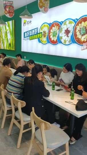 酸小七店内实拍